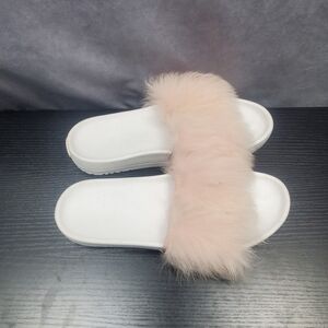 UGG ROYALE BABY PINK SLIPPERS/SLIDES Woman Size 7